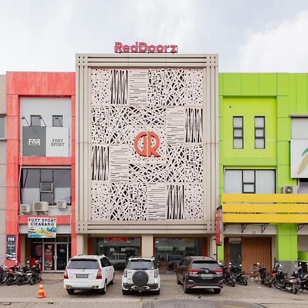 Hotel Reddoorz Plus Near Living Plaza Jababeka Cikarang Exterior foto