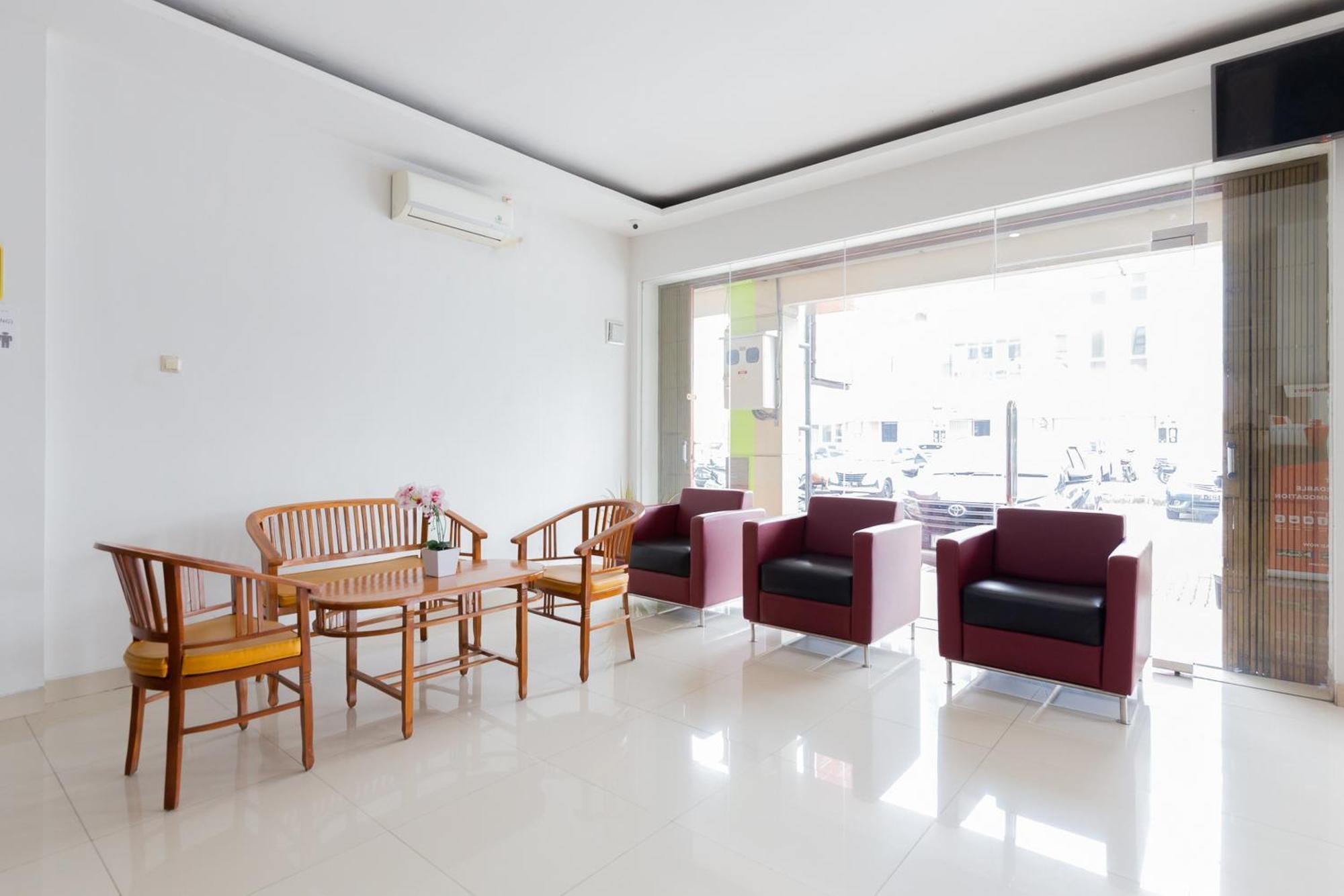 Reddoorz Plus Near Living Plaza Jababeka Cikarang Exterior foto