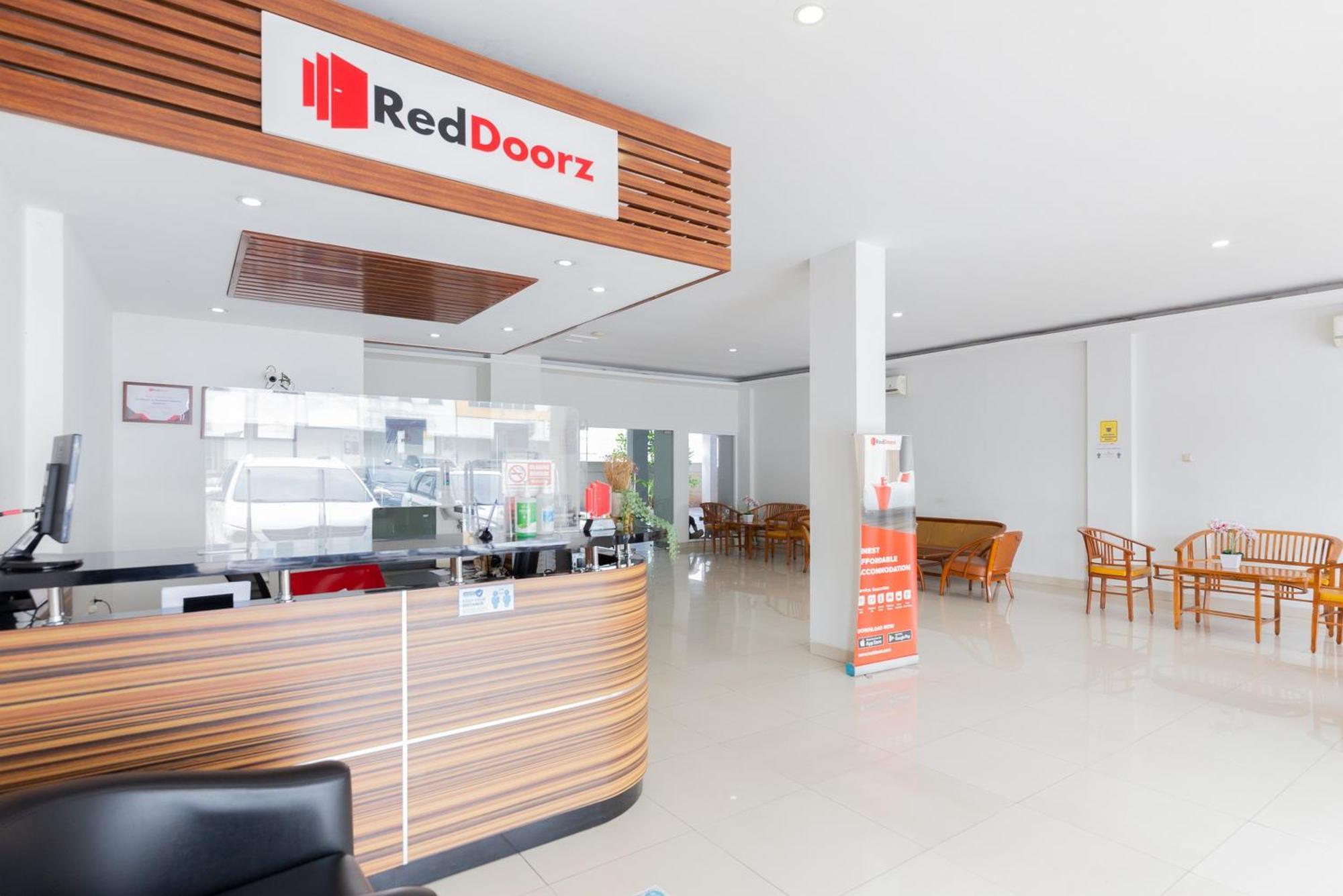 Hotel Reddoorz Plus Near Living Plaza Jababeka Cikarang Exterior foto