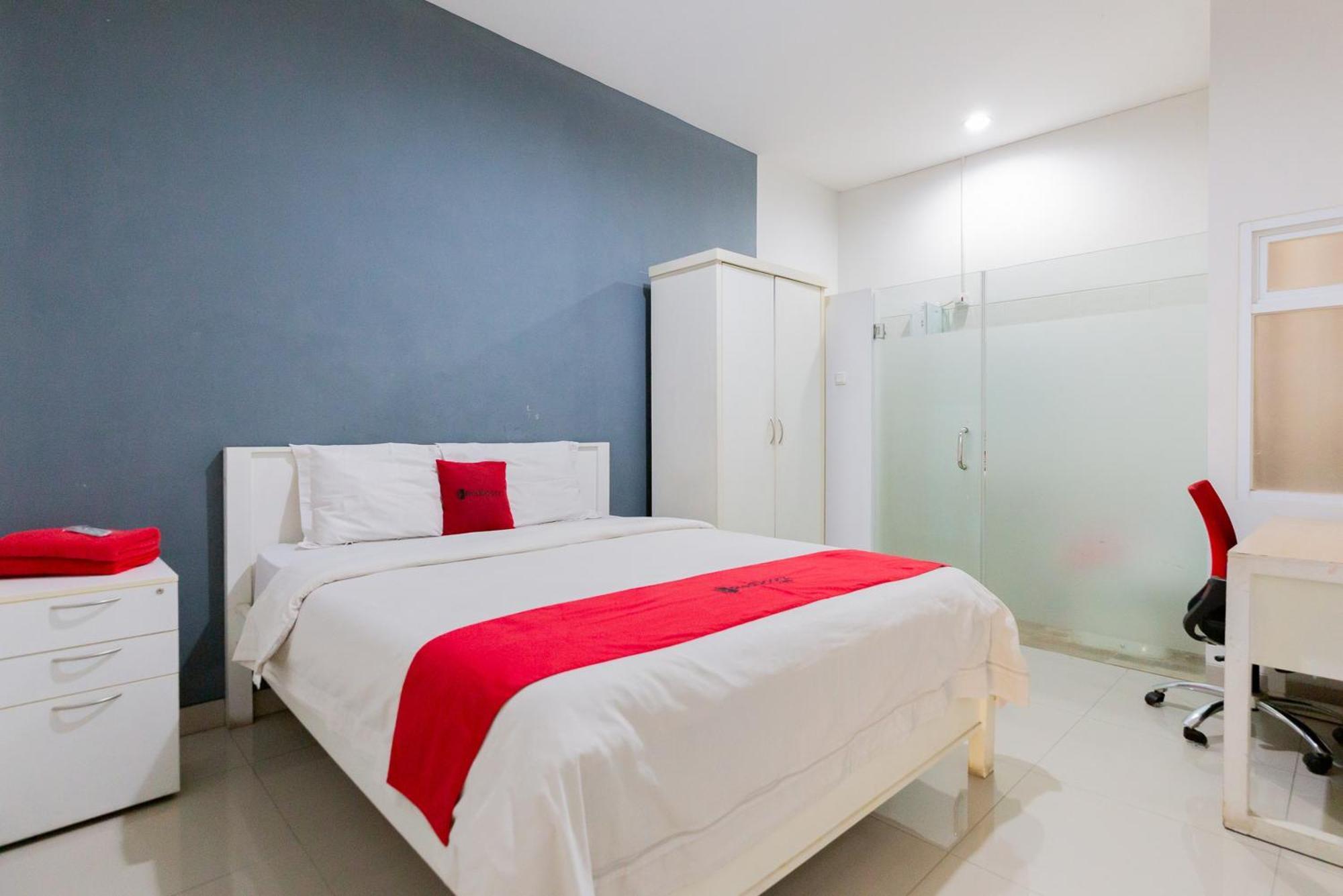 Hotel Reddoorz Plus Near Living Plaza Jababeka Cikarang Exterior foto